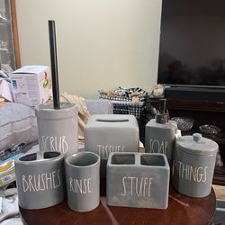 Rae Dunn bathroom set 7 pieces NWT