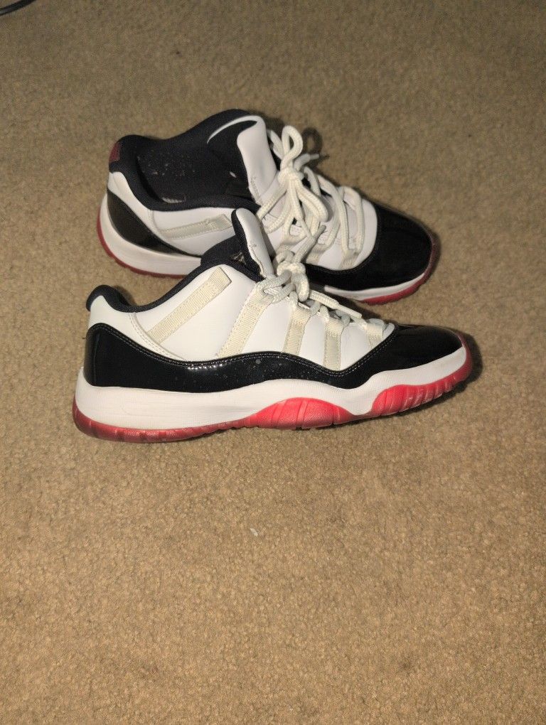 Jordan 11 SIZE 9.5 