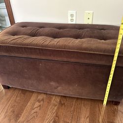 Ottoman/footlocker