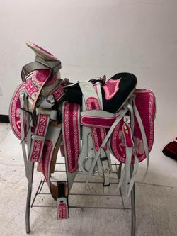 Montura charra de piel bordada