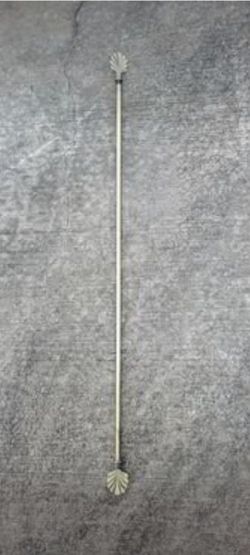 Leaf curtain rod