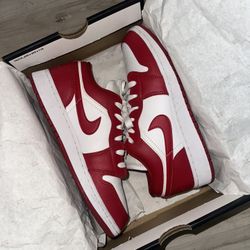 Jordan 1 Low Gym Red Size 6Y / 7.5 Women 