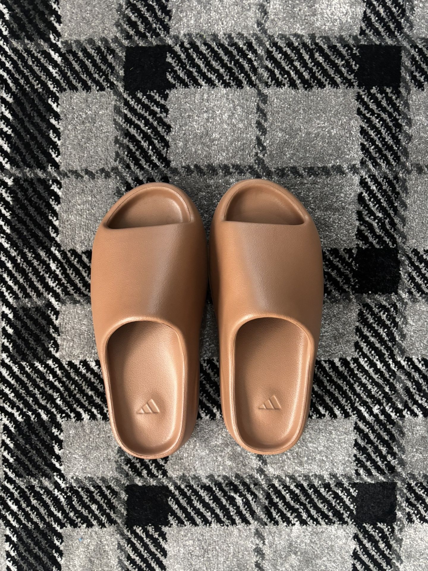 Brown Yeezy Slides 