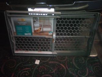 Expandable dog gate