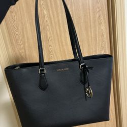 Michael Kors Sheila Tote