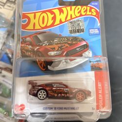 Hot Wheel Super Treasure Hunt Custom 18 Ford Mustang GT Factory Sealed 