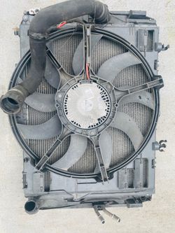 2008 BMW cooling assembly includes a radiator, electric cooling fan,