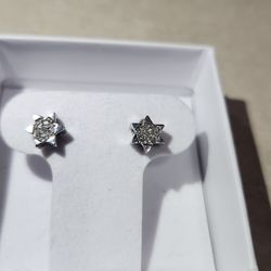 14k White Gold Star Earrings