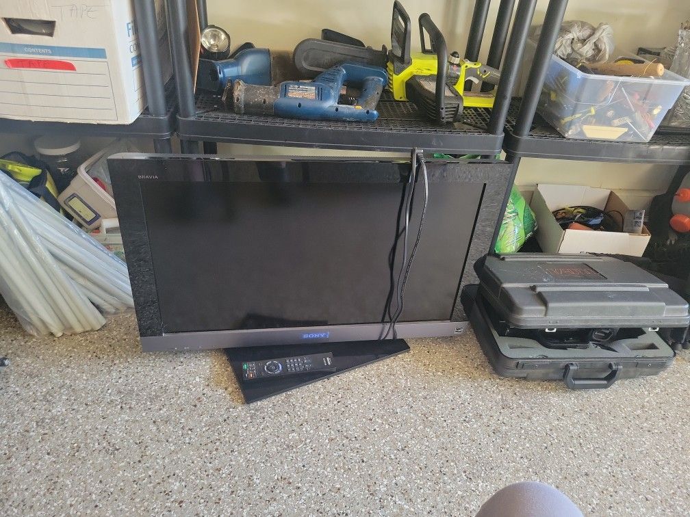 SONY BRAVIA 32" HD TV /ROKU MODEL KDL 32ex500