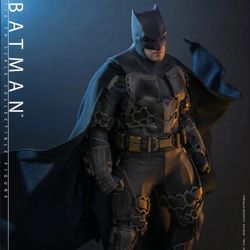1/6 Hot Toys Batman The Flash (2023) MMS703 Batman 1/6th Scale Collectible Figure