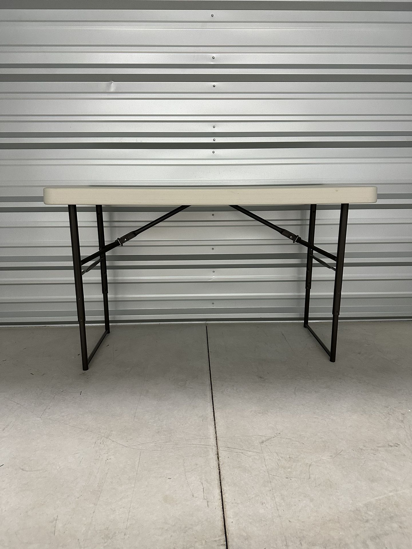 Lifetime 4 ft Adjustable Table