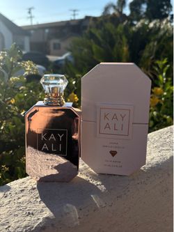 KAYALI utopía vanilla coco