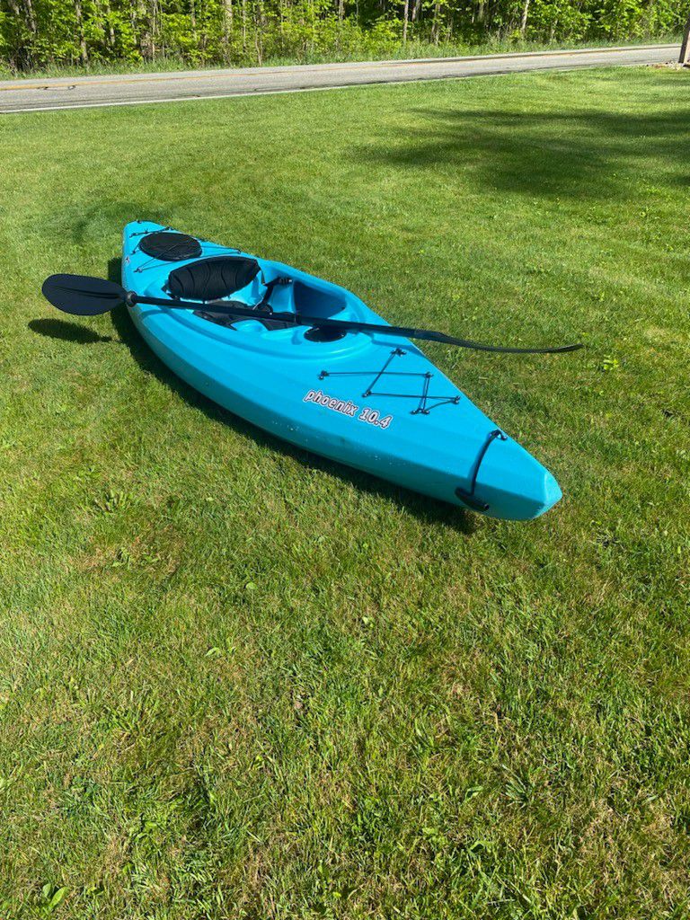 Sun Dolphin Phoenix 10.4 Sit-in Kayak, Sky Blue With Paddle