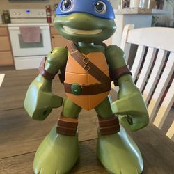 TMNT 13” Leonardo Without Swords 