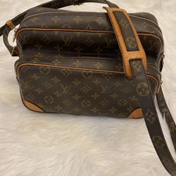 (Authentic) LV Messenger Bag For Sale for Sale in Mount Pleasant, SC -  OfferUp