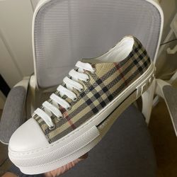 Burberry Shoes 