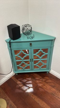 Corner Accent table