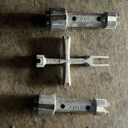 Drain Remover And Drain Wrench