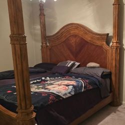 King Size canopy Bed Solid Wood $175 Obo