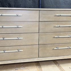 Large 8-drawer dresser by Hooker Furniture. Felt-lined jewelry tray