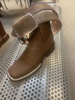 Botín de piel con cinturon para hombre
