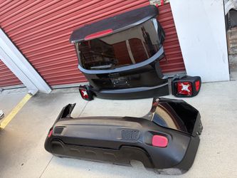 2018 jeep renegade tailgate/bumper/tail lights