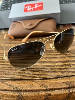 RAY-BAN AVIATORS RB3025 58mm. GOLD FRAME WITH LIGHT BLUE GRADIENT LENSES. 