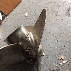 Renegade offshore stainless prop like new.