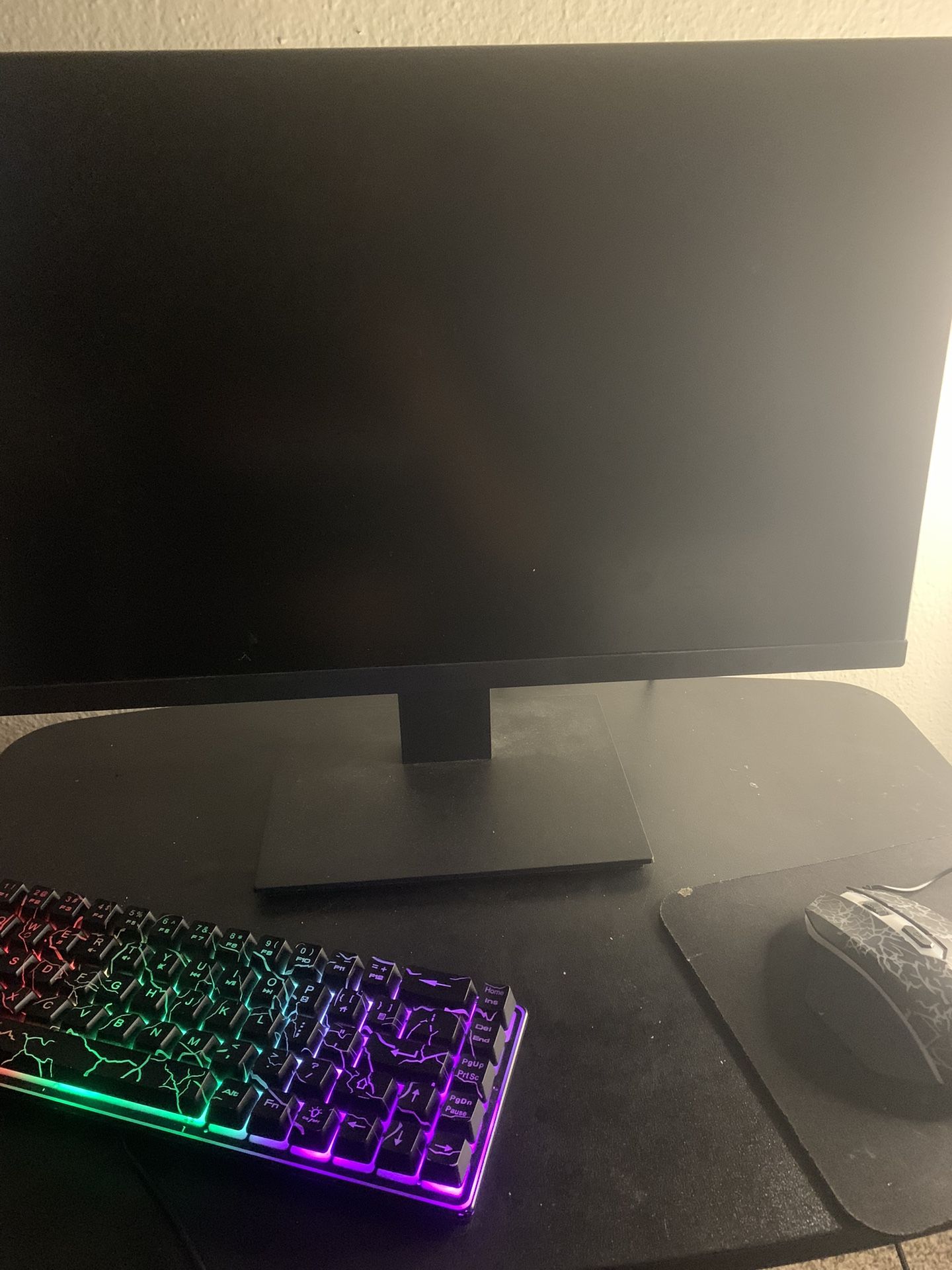 Pc set up (pc,monitor,keyboard&mouse,table,controller & XBOX 1)