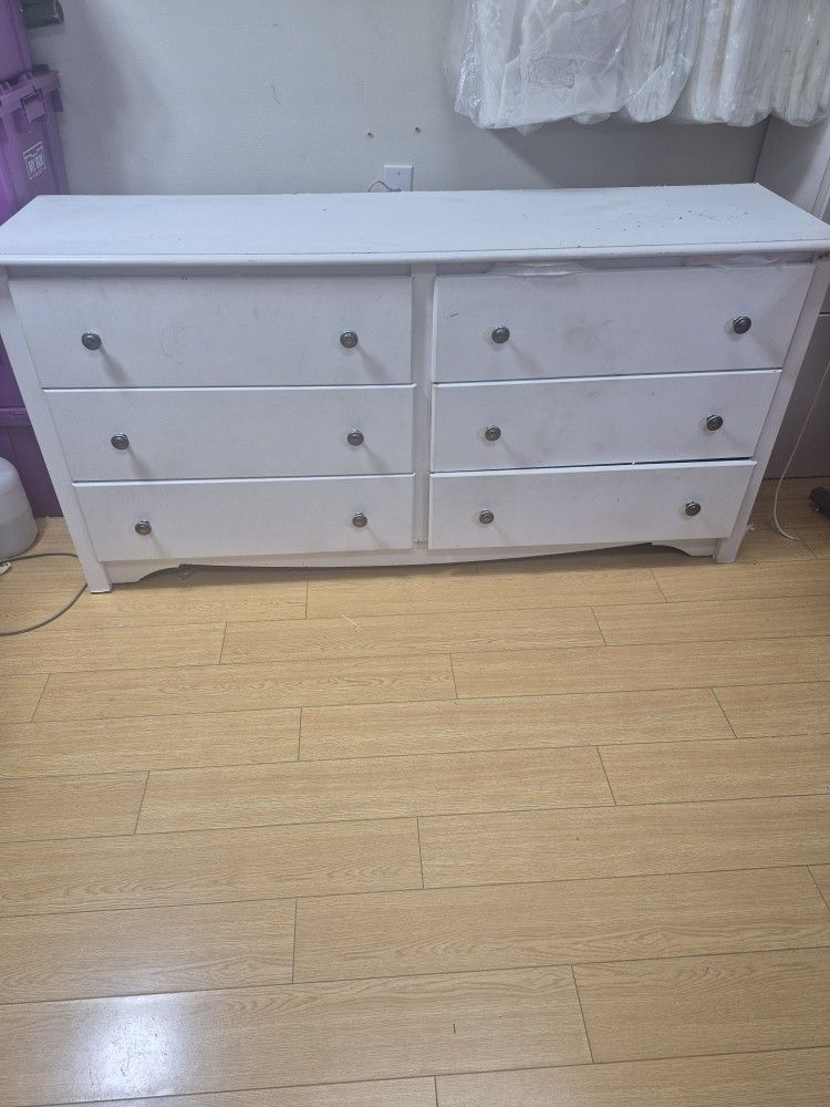 Dresser  Free KENDALL 