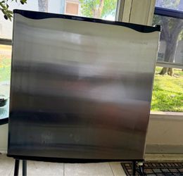 CLEAN CLEAN- Frigidaire 1.6 Mini Frig
