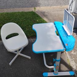 Kids Desk With Chair