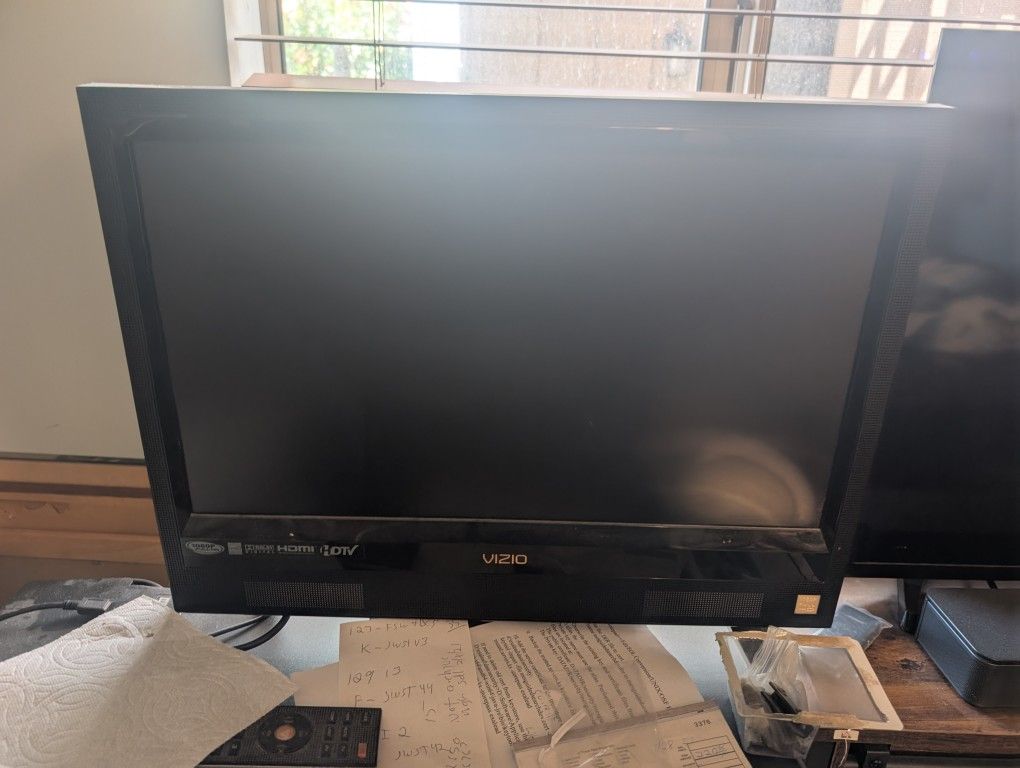 21 Inch Vizio TV / Monitor - Works Great