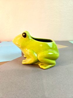 Glossy Green Ceramic Frog Planter Succulent Pot