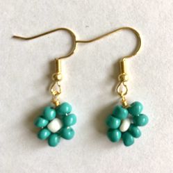 🦋 Cute beaded turquoise green daisy flower earrings - new
