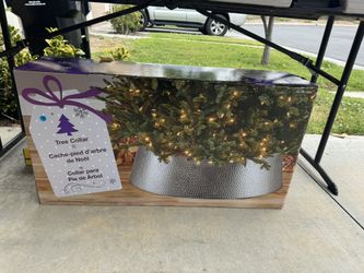 Brand New Large Metal Christmas Tree Collar