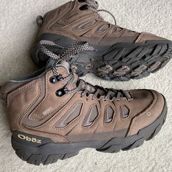Womens 8 wide OBOZ waterproof hiking boots