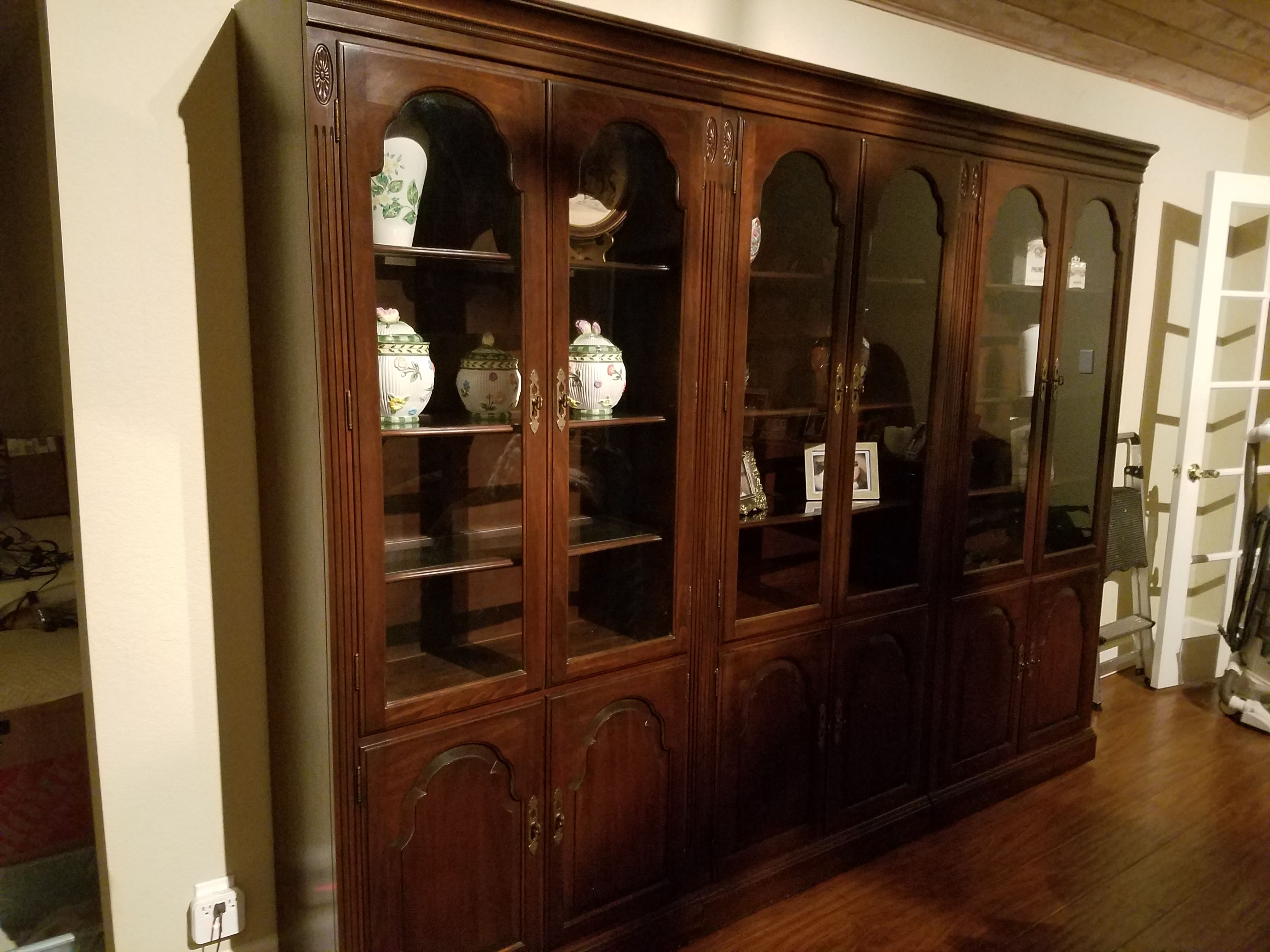 Vintage Ethan Allen China/Curio cabinet Georgian Court Collection