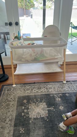 Baby Bassinet with Storage Shelf
