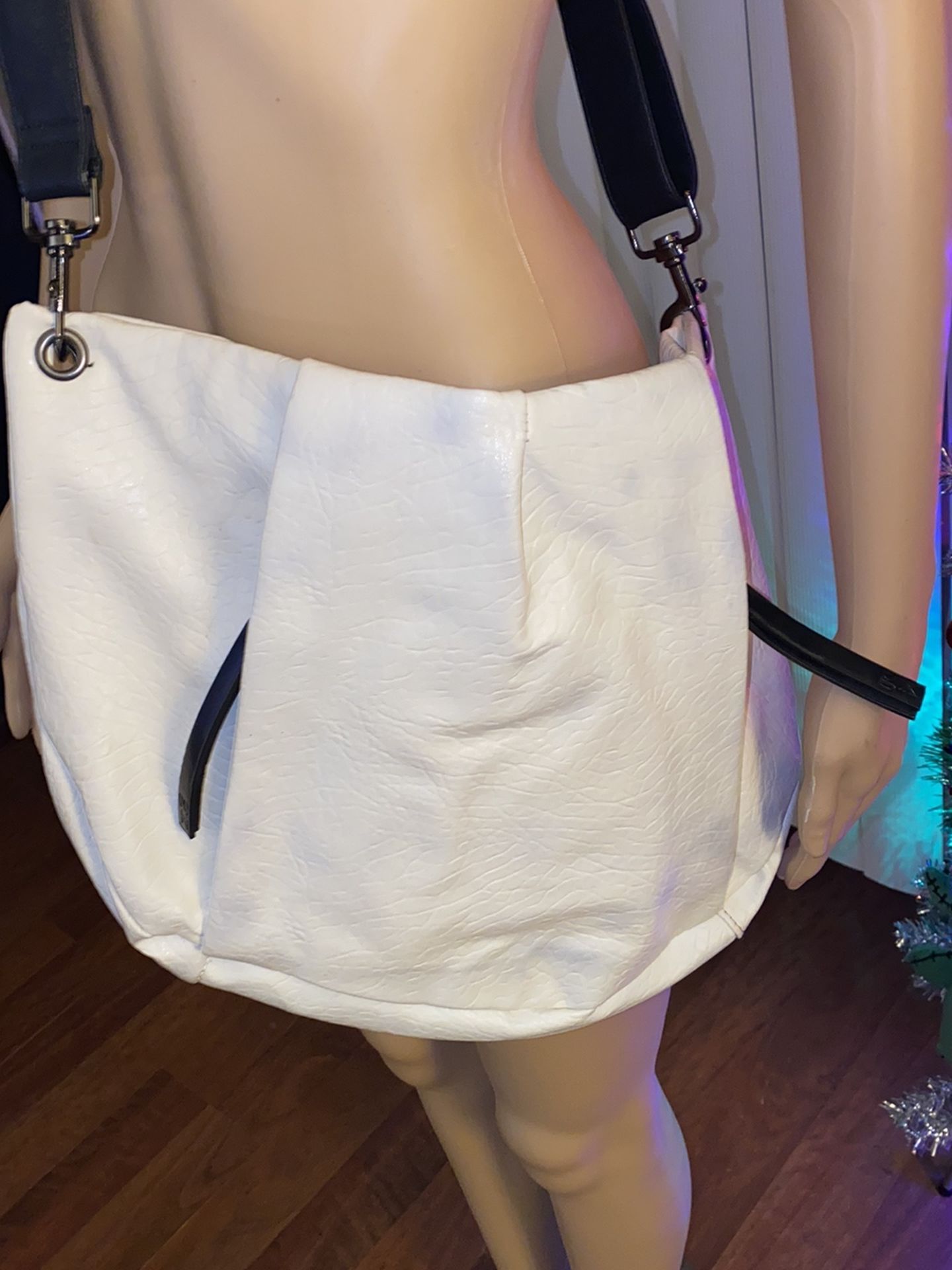 Qwen Stefanni Bag Leather Stain On Back