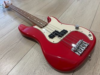 Rare 2004 Fender MIM short scale Precision Jr. Red.