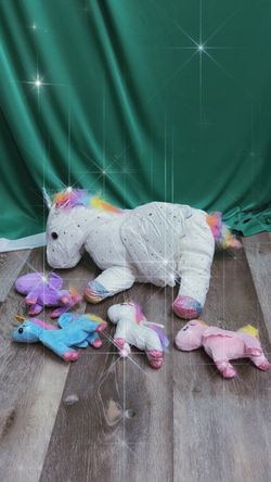 Unicorn plushie with baby unicorns