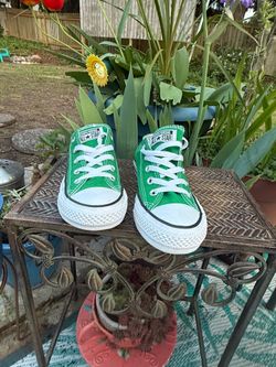 Brand New Green canvas converse size 6