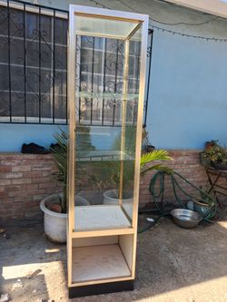 Display curio cabinet