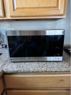 0.9 cu. ft. NeoChef™ Countertop Microwave with Smart Inverter and EasyClean®