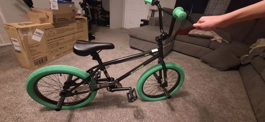 Costway Freestyle BMX Bike w/ Pegs (Black and Green)