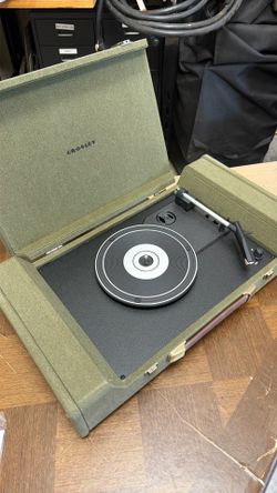 Crosley vintage style portable turntable