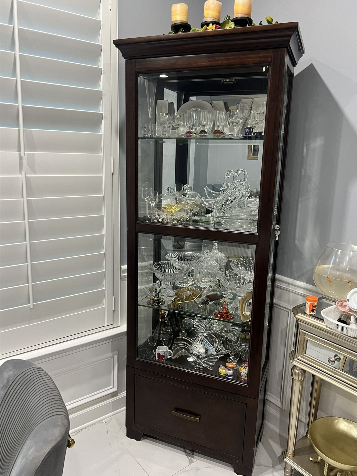 Curio Cabinet 27x76