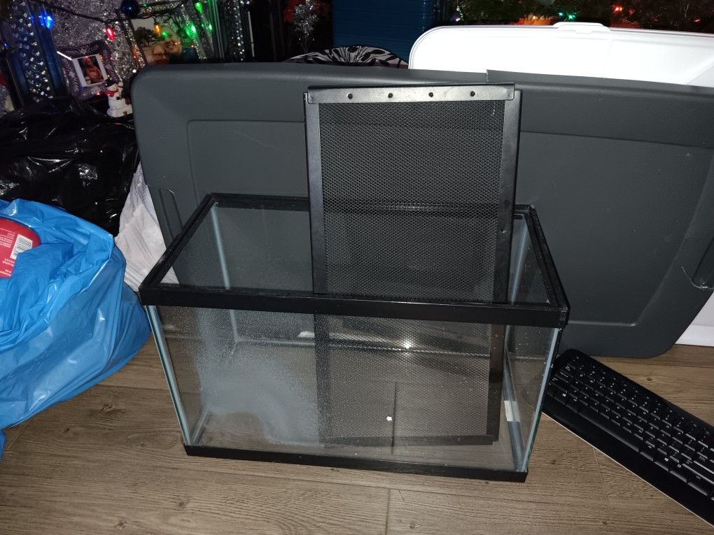 A Fish Tank But You Can Use It For Reptile