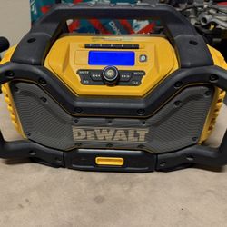 Dewalt 20v Jobsite Bluetooth Radio